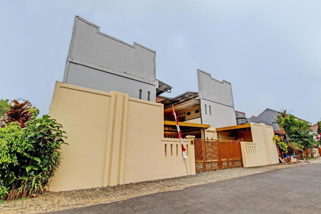 Oyo Life 92663 Karmel 6 Hotel Purwokerto Exterior photo